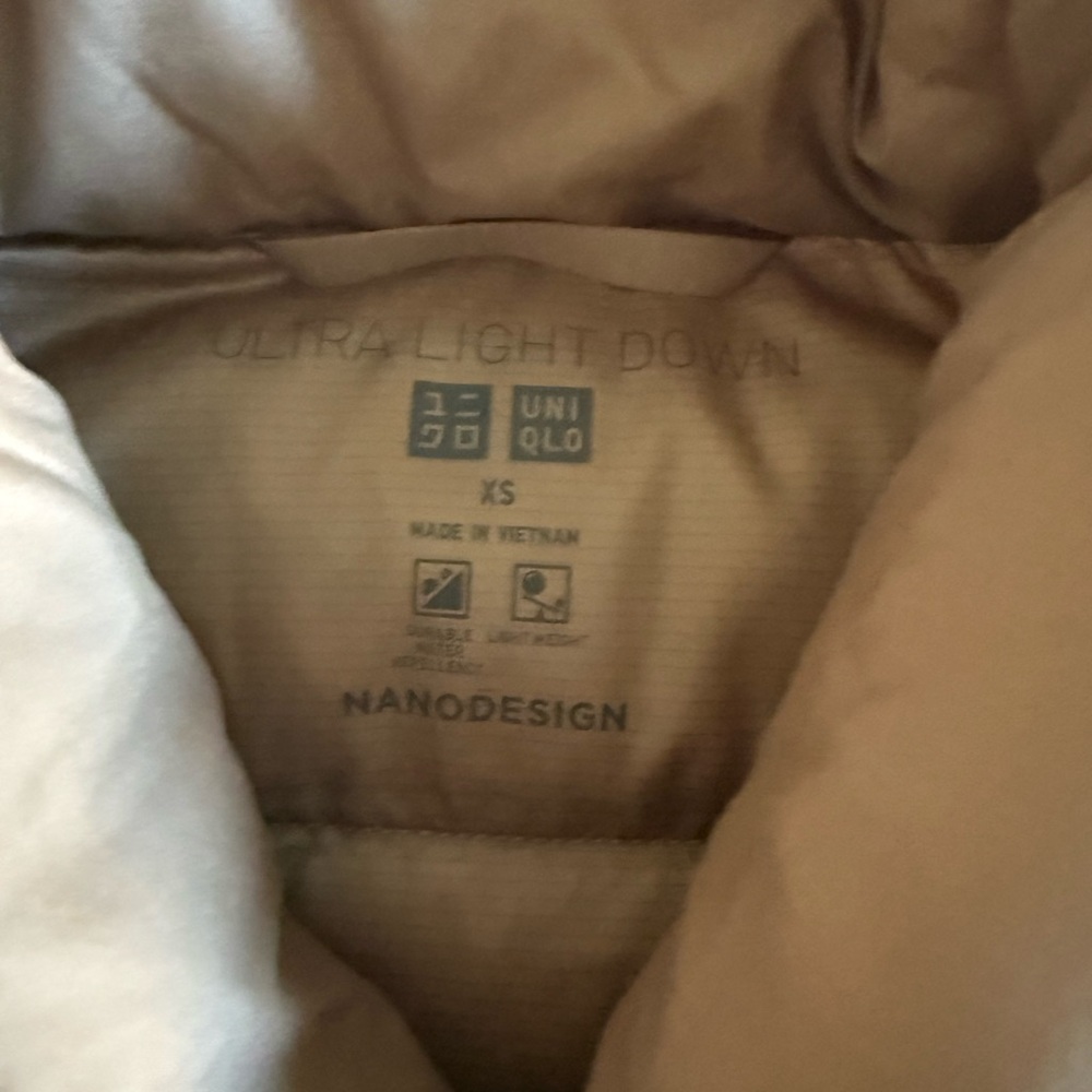 NWOT Uniqlo Women's Beige Puffer Jacket XS - Picture 4 of 4